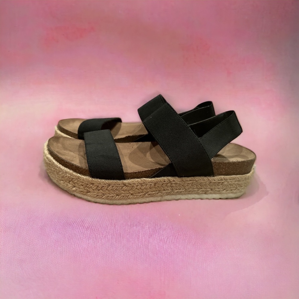 Trendy Madden Girl espadrille platform sandal. Size 7 snug fit.